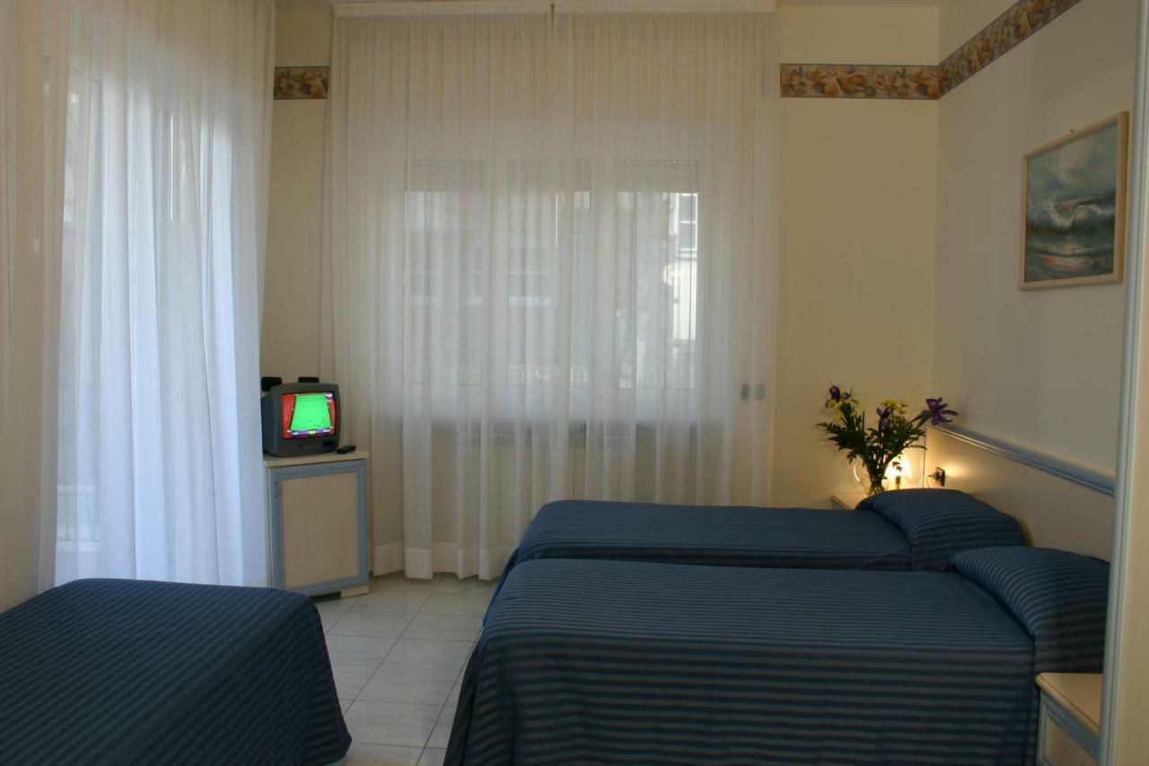 Hotel Residence Mediterraneo Диано-Марина Экстерьер фото